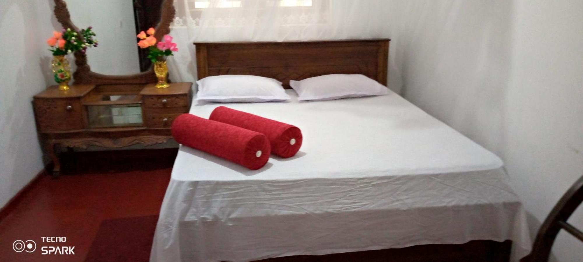 Hotel Desitha Family House à Mirissa Extérieur photo