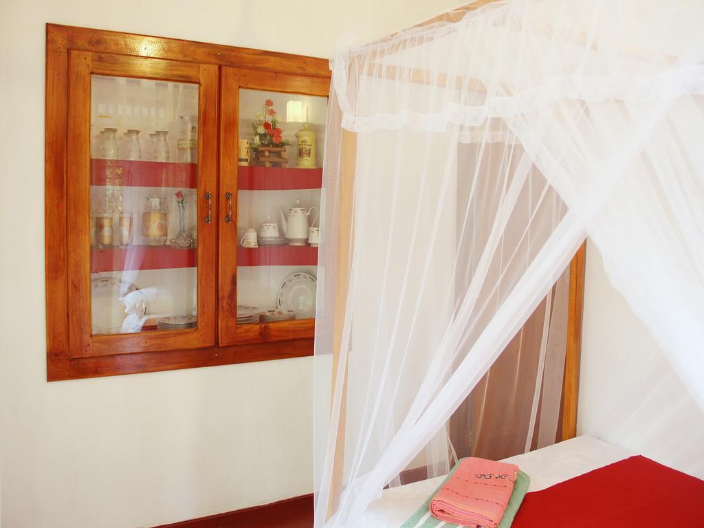 Hotel Desitha Family House à Mirissa Extérieur photo