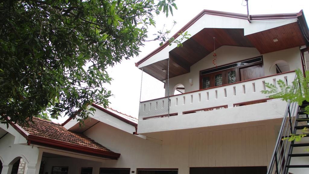 Hotel Desitha Family House à Mirissa Extérieur photo