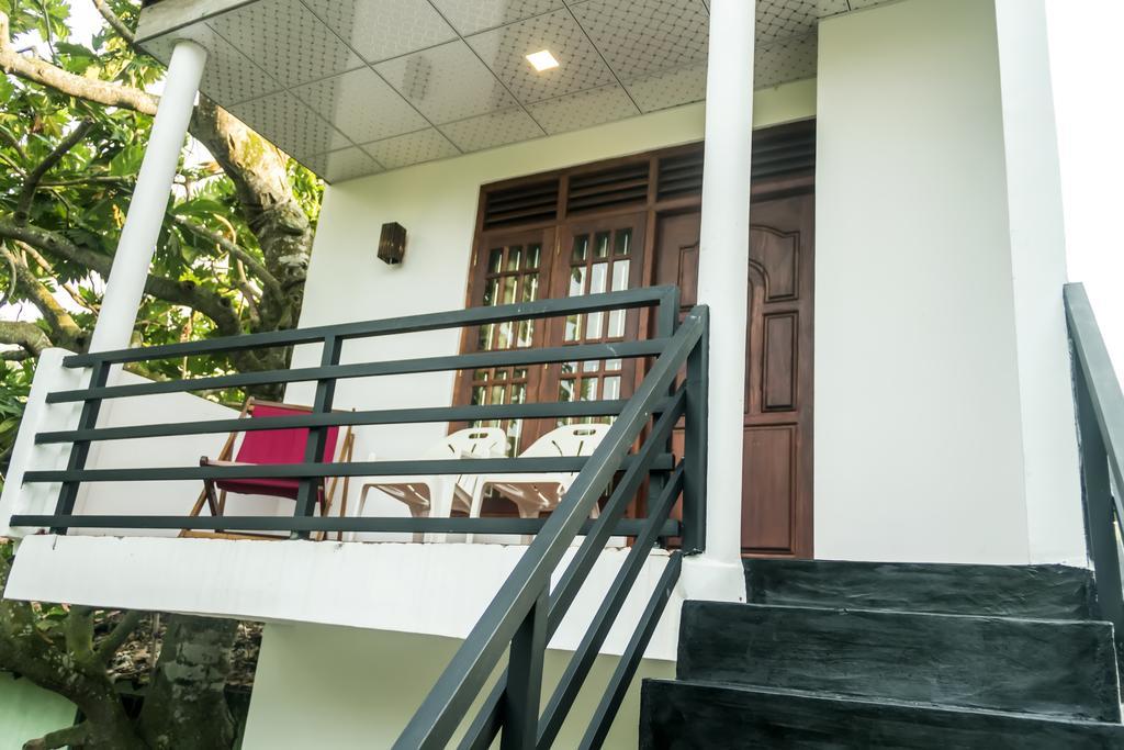 Hotel Desitha Family House à Mirissa Extérieur photo