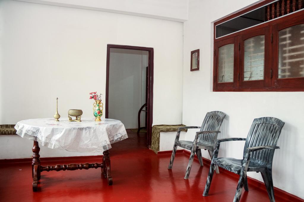 Hotel Desitha Family House à Mirissa Extérieur photo