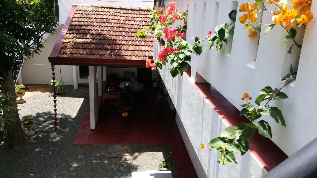 Hotel Desitha Family House à Mirissa Extérieur photo