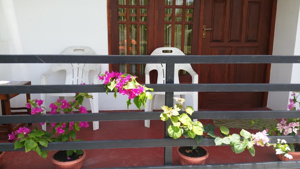 Hotel Desitha Family House à Mirissa Extérieur photo