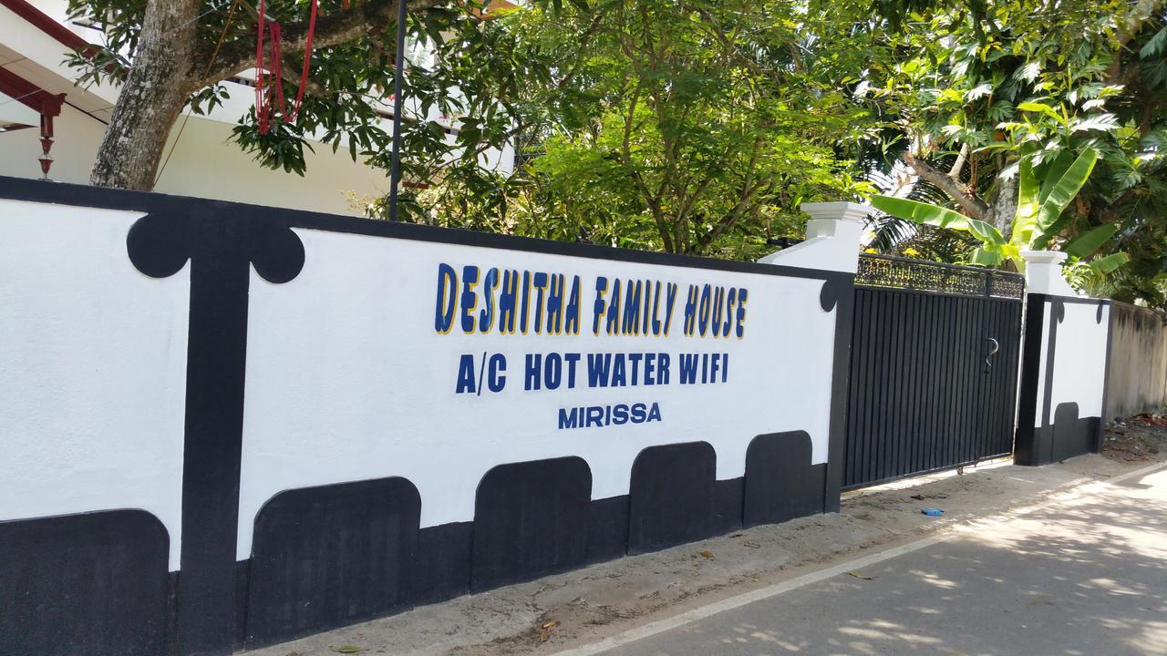 Hotel Desitha Family House à Mirissa Extérieur photo