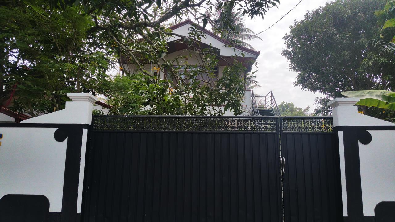 Hotel Desitha Family House à Mirissa Extérieur photo